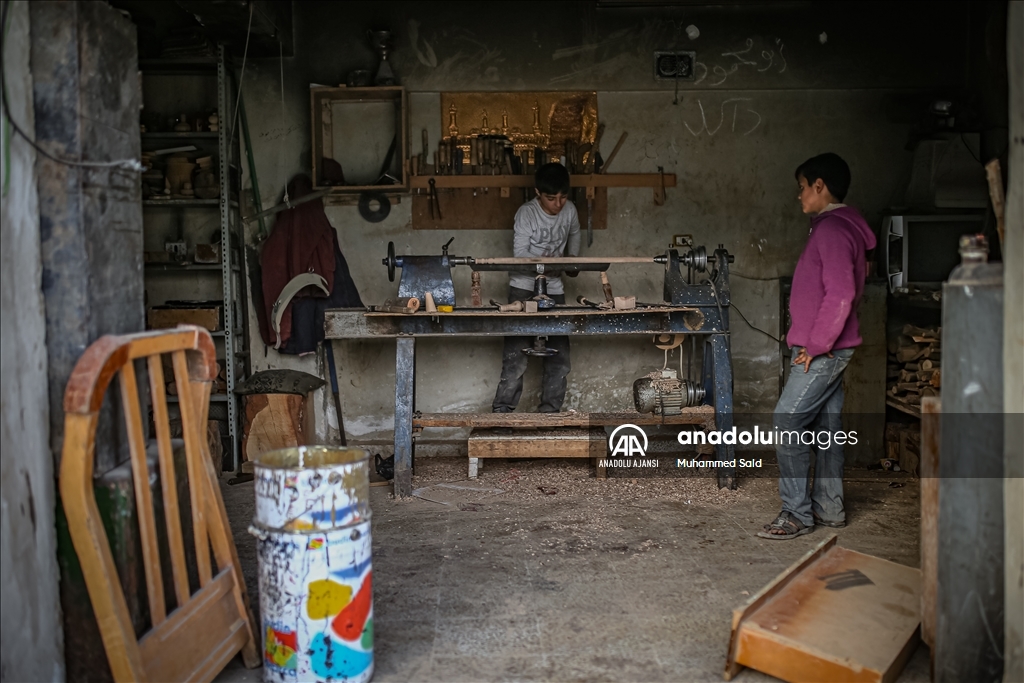 "Savaşın çocukları", eğitim hayallerini ailelerinin geçimine feda ediyor