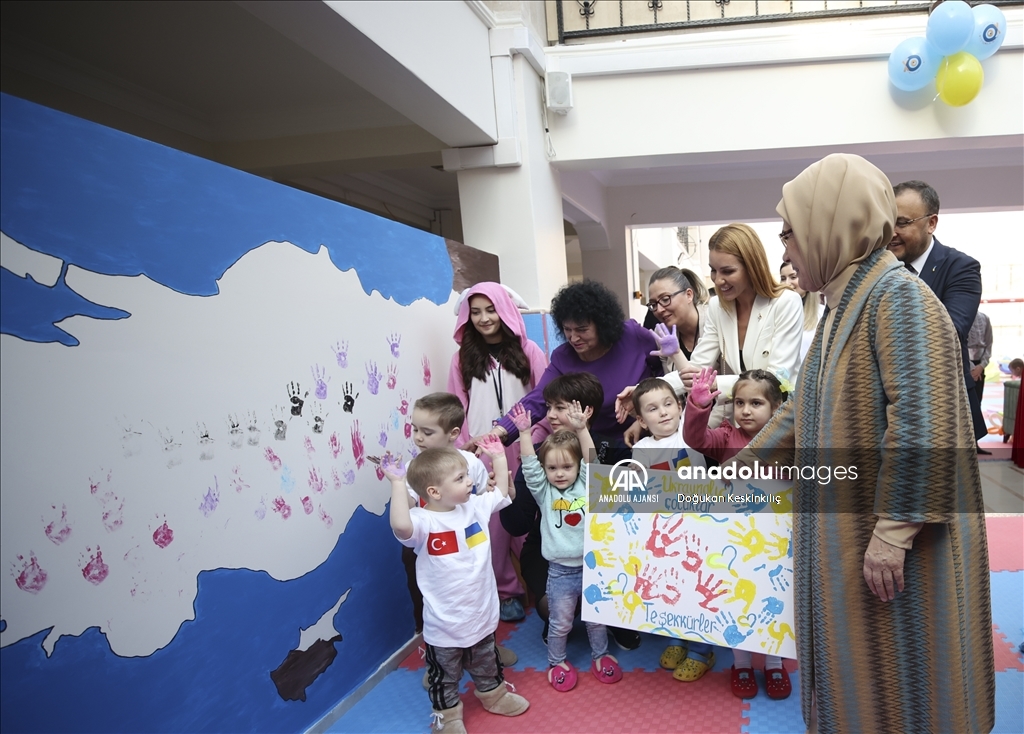Emine Erdoğan, Ukrayna'dan Türkiye'ye getirilen yetim çocuklarla buluştu