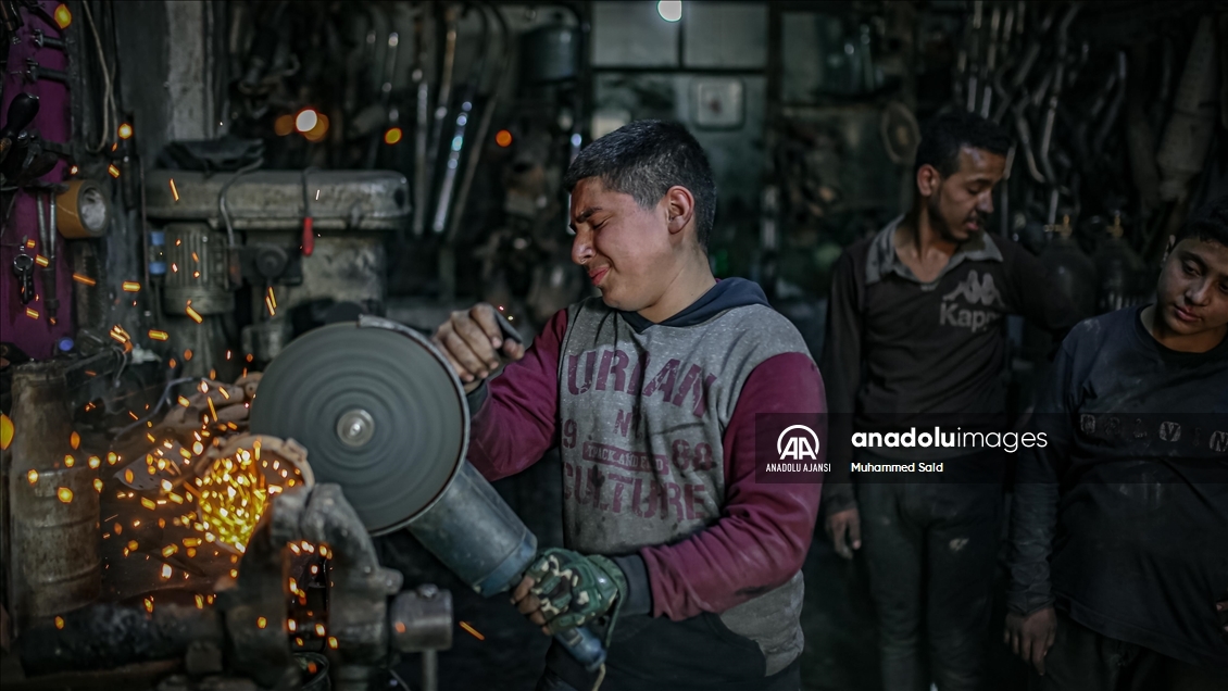 "Savaşın çocukları", eğitim hayallerini ailelerinin geçimine feda ediyor