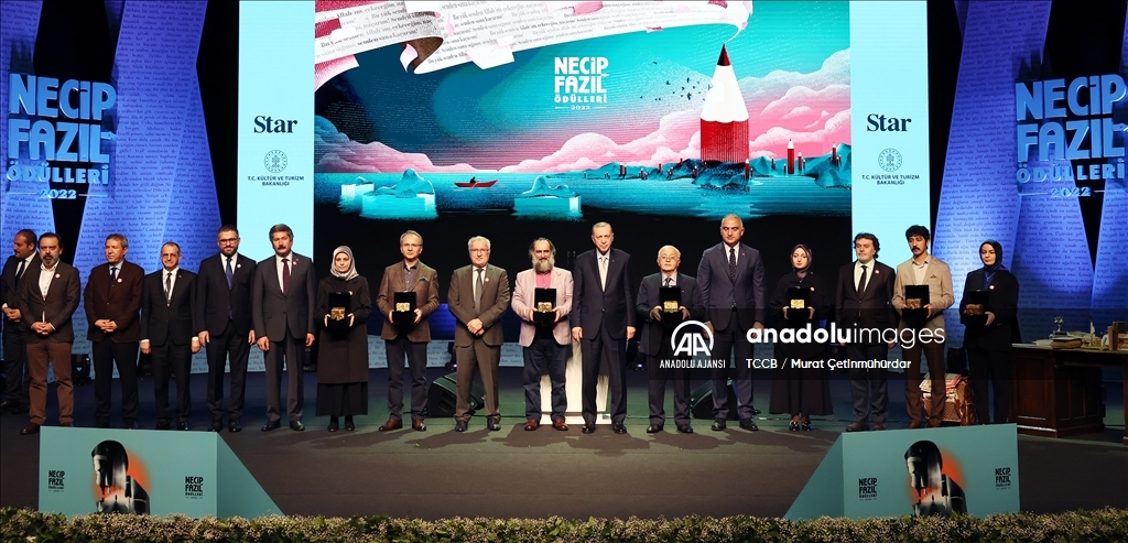 Cumhurbaşkanı Erdoğan, Necip Fazıl Ödülleri programına katıldı