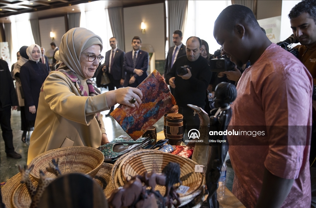 Emine Erdoğan, Dünya Gönüllülük Günü kapsamında düzenlenen "Afrika Evi" programına katıldı: