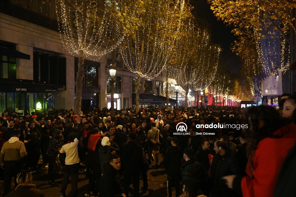 Faslı taraftarlar, Fas milli takımının Dünya Kupası'nda çeyrek finale yükselmesini Paris'te kutladı