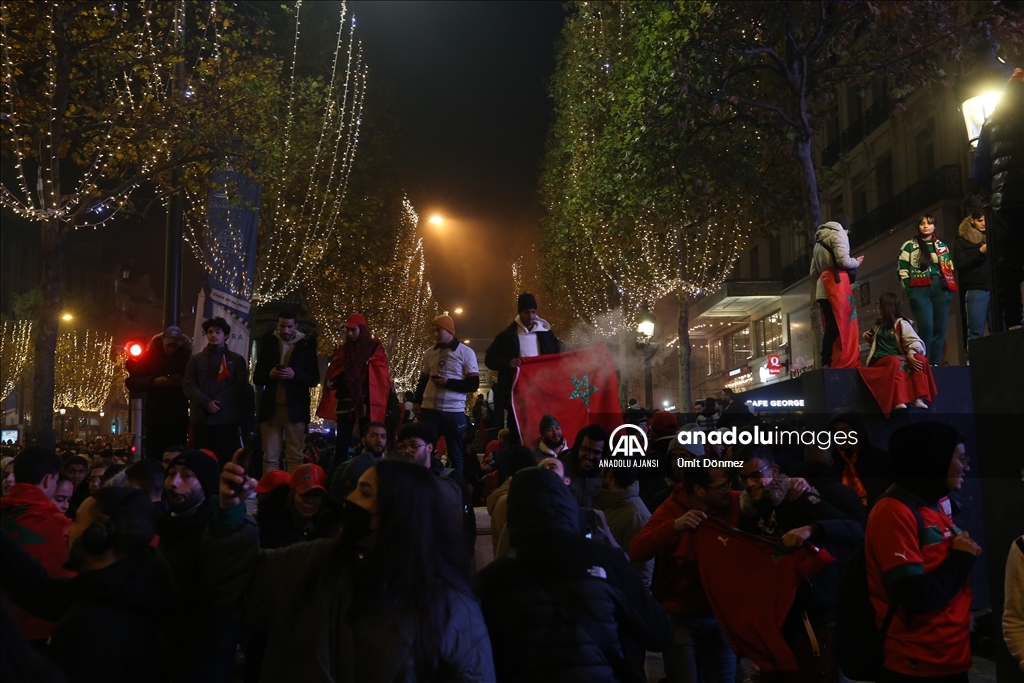 Faslı taraftarlar, Fas milli takımının Dünya Kupası'nda çeyrek finale yükselmesini Paris'te kutladı