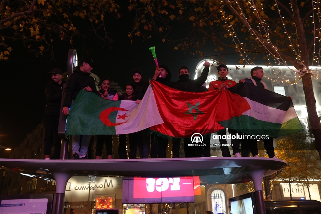 Faslı taraftarlar, Fas milli takımının Dünya Kupası'nda çeyrek finale yükselmesini Paris'te kutladı