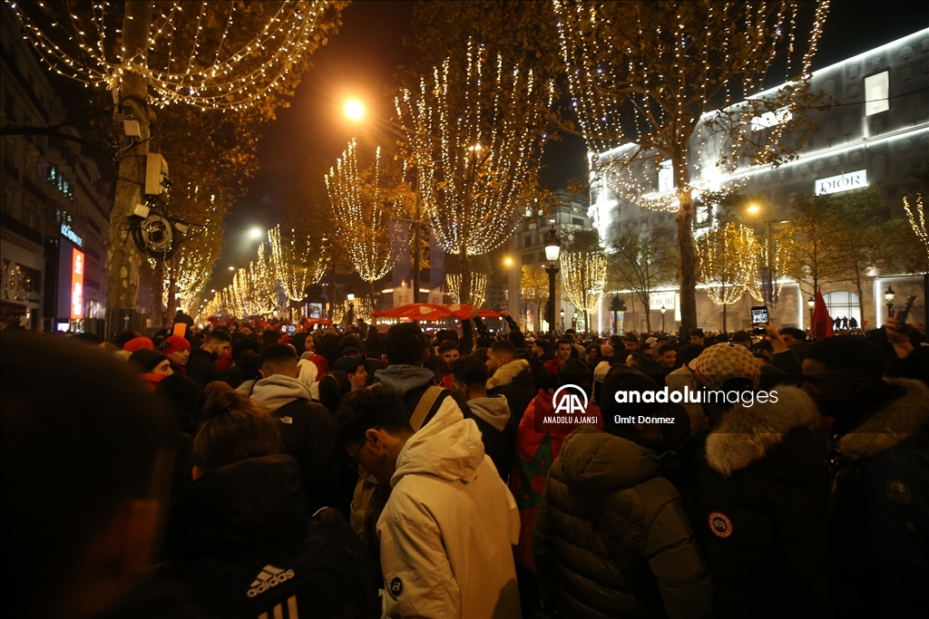 Faslı taraftarlar, Fas milli takımının Dünya Kupası'nda çeyrek finale yükselmesini Paris'te kutladı