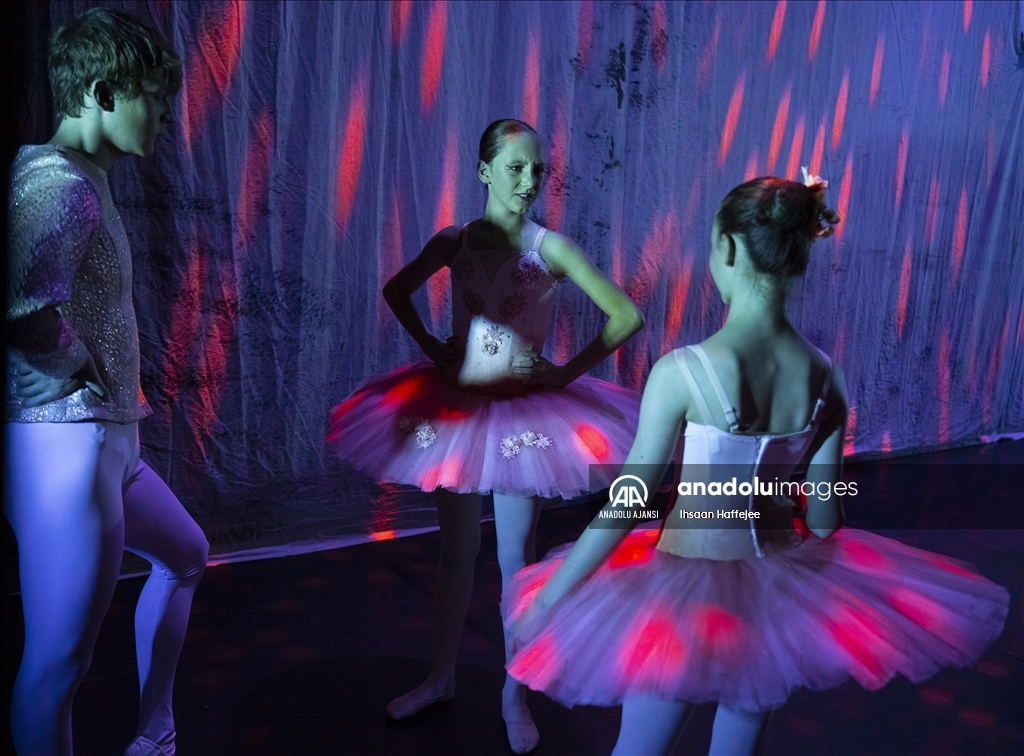 Güney Afrika’da "Fındıkkıran" bale gösterisi