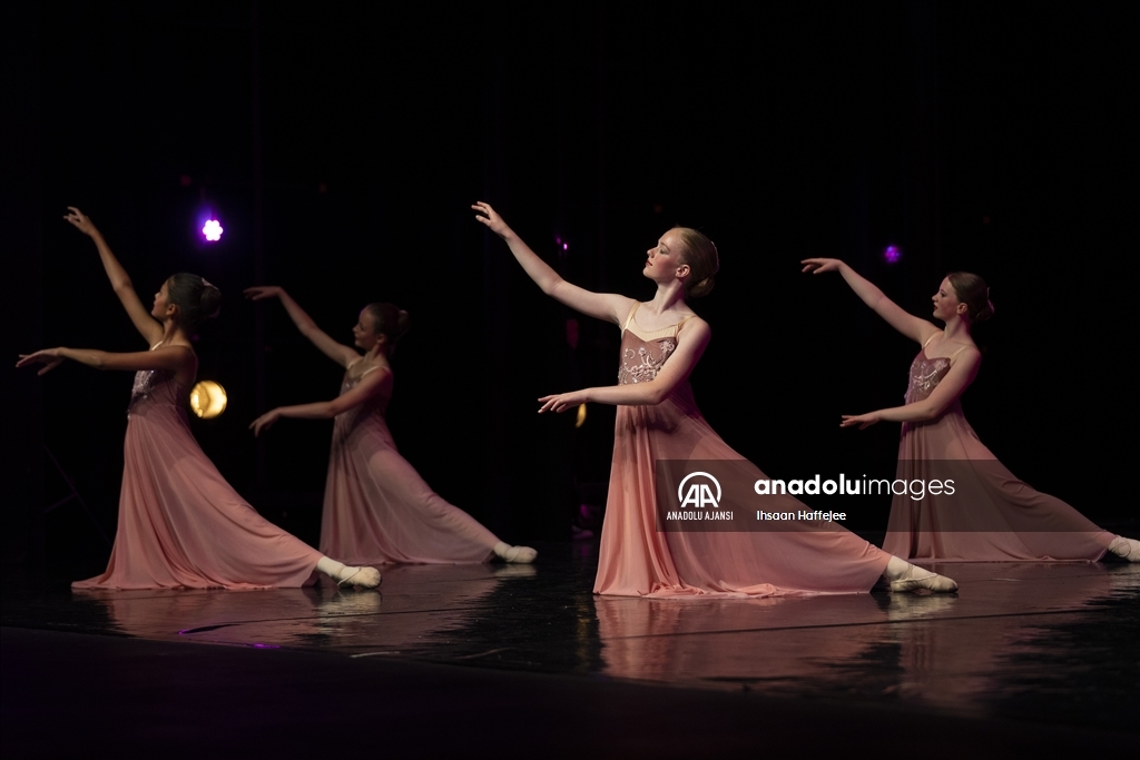 Güney Afrika’da "Fındıkkıran" bale gösterisi