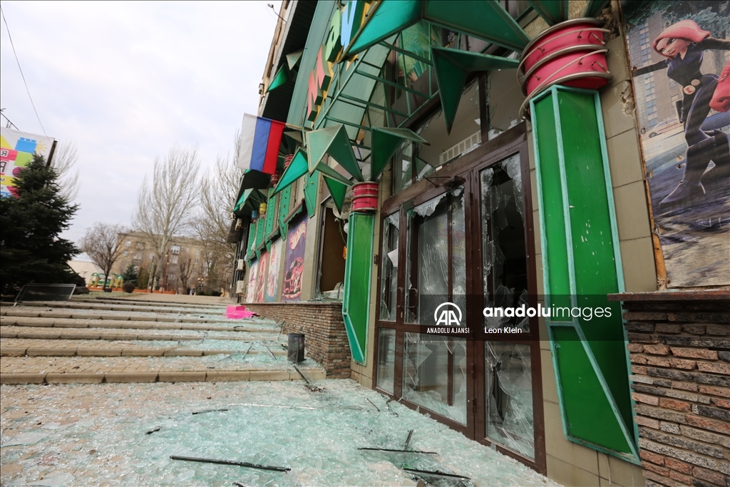 Donetsk bölgesine düzenlenen saldırıda hastane ve opera binası zarar gördü