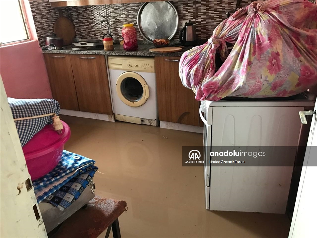 Antalya'da kuvvetli yağış sele neden oldu