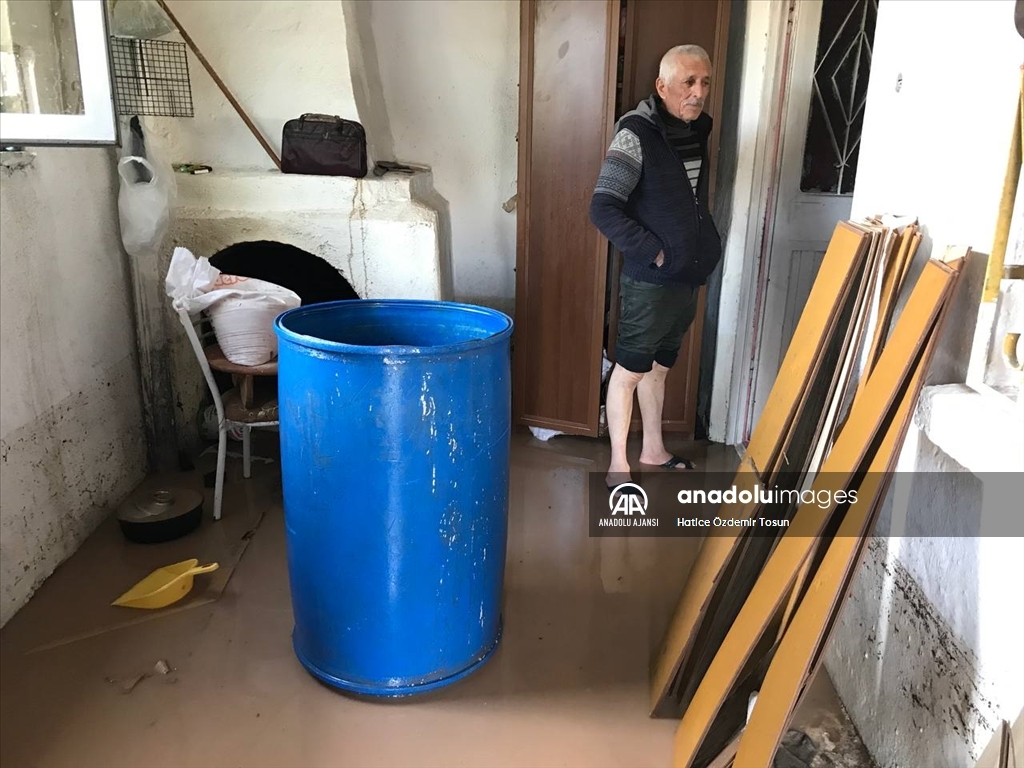 Antalya'da kuvvetli yağış sele neden oldu