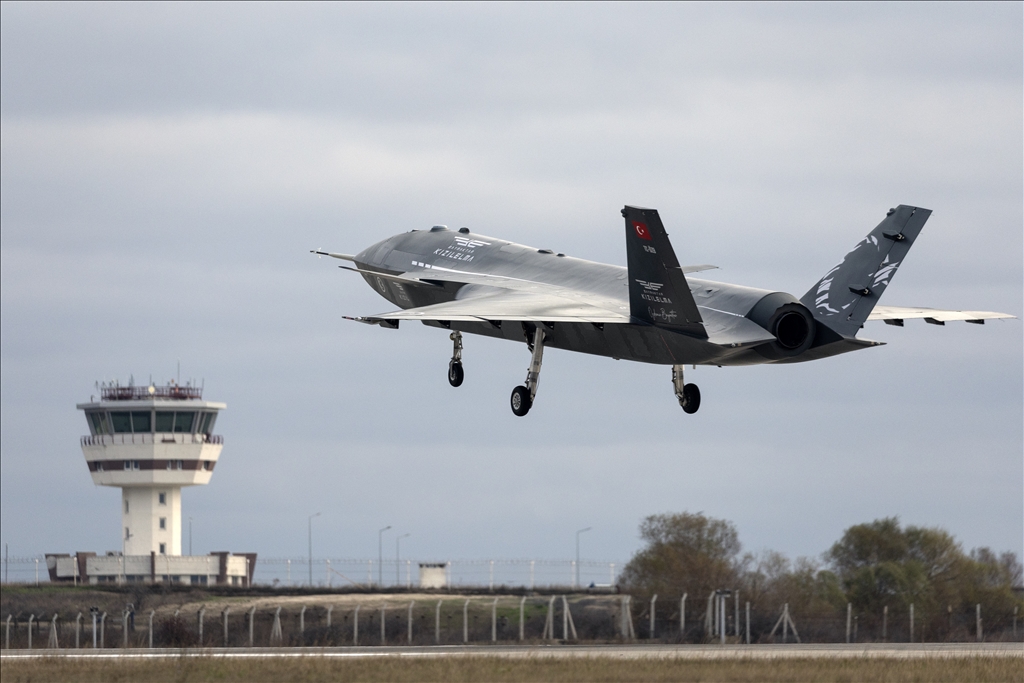 المقاتلة المسيرة التركية تجتاز بنجاح أول اختبار تحليق