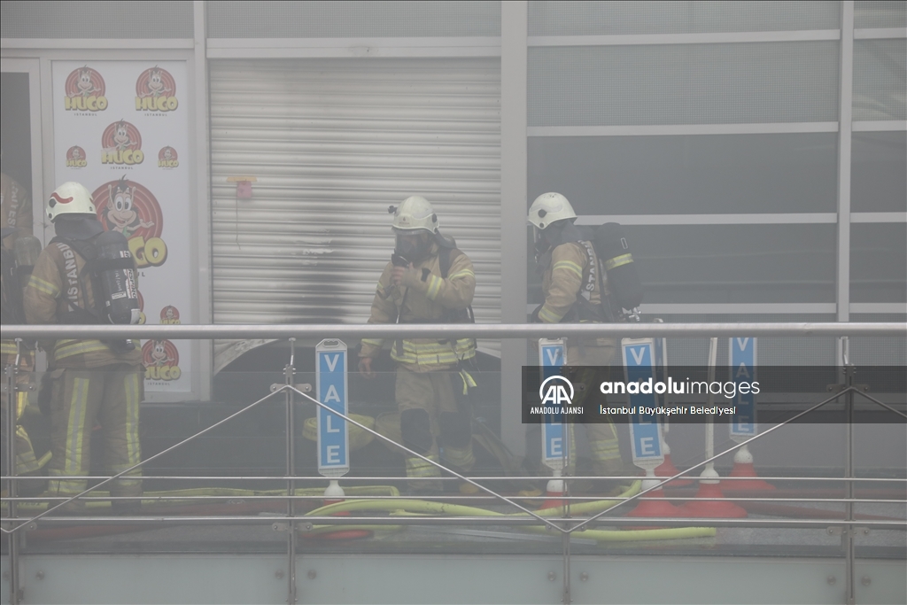 İstanbul'da AVM'de çıkan yangının soğutma çalışmaları tamamlandı