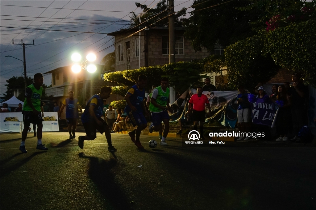 El Salvador youth avoids violence with street football