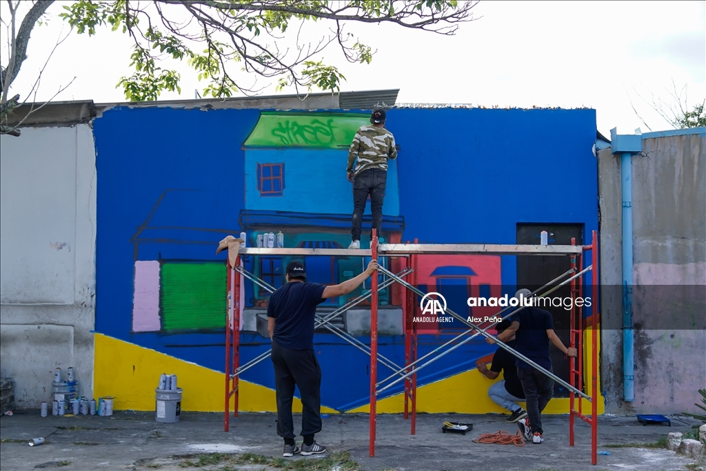 El Salvador youth avoids violence with street football