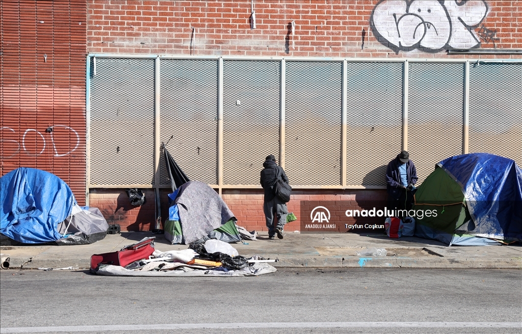ABD'nin Los Angeles kentinde yaklaşık 40 bin evsiz otellere yerleştirilecek