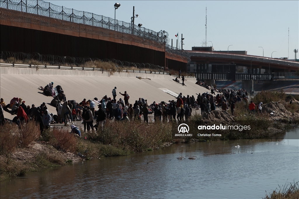 Meksika'nın Rio Grande kıyısındaki göçmenlerin bekleyişi sürüyor