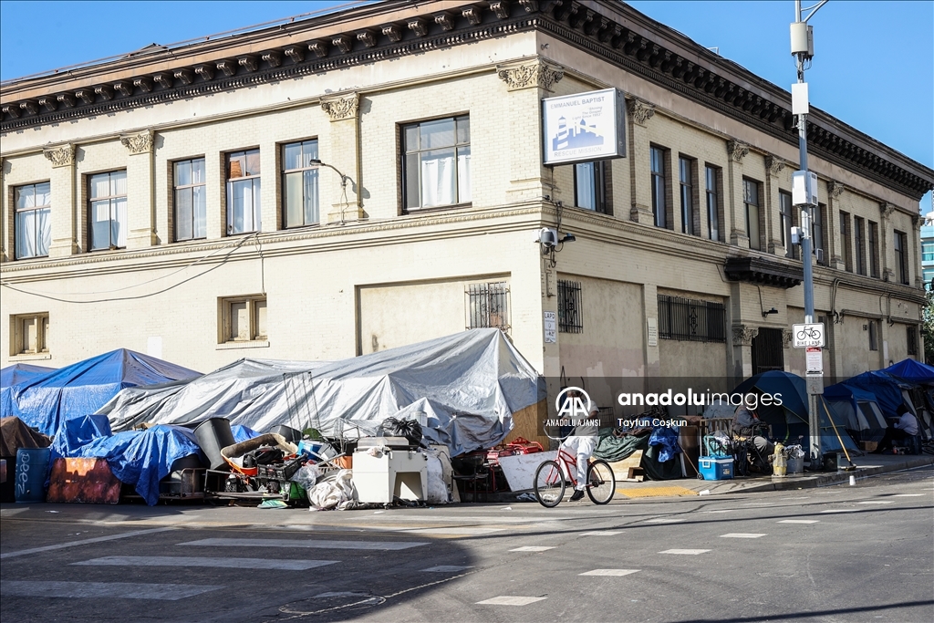 ABD'nin Los Angeles kentinde yaklaşık 40 bin evsiz otellere yerleştirilecek