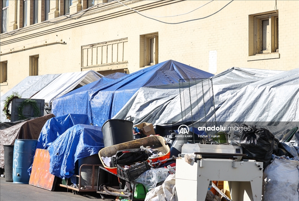 ABD'nin Los Angeles kentinde yaklaşık 40 bin evsiz otellere yerleştirilecek