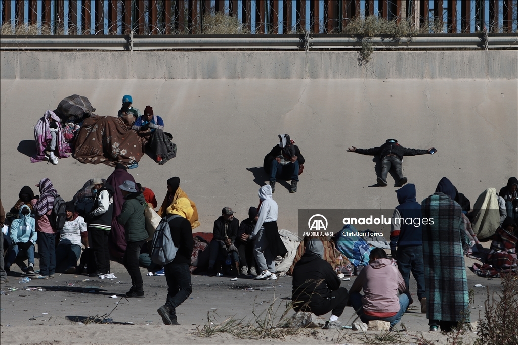 Meksika'nın Rio Grande kıyısındaki göçmenlerin bekleyişi sürüyor