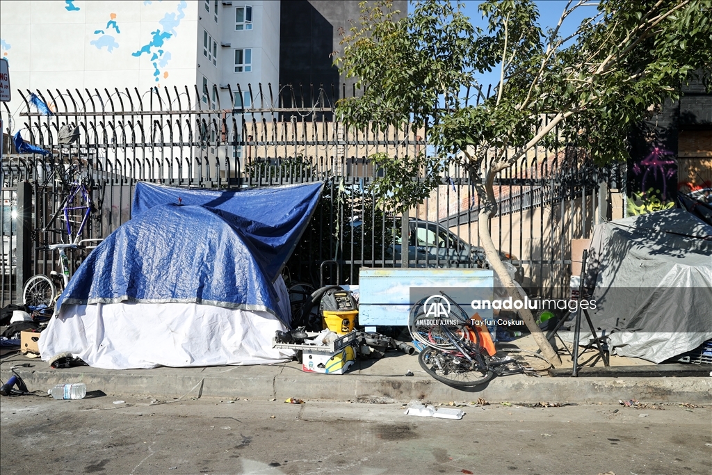 ABD'nin Los Angeles kentinde yaklaşık 40 bin evsiz otellere yerleştirilecek
