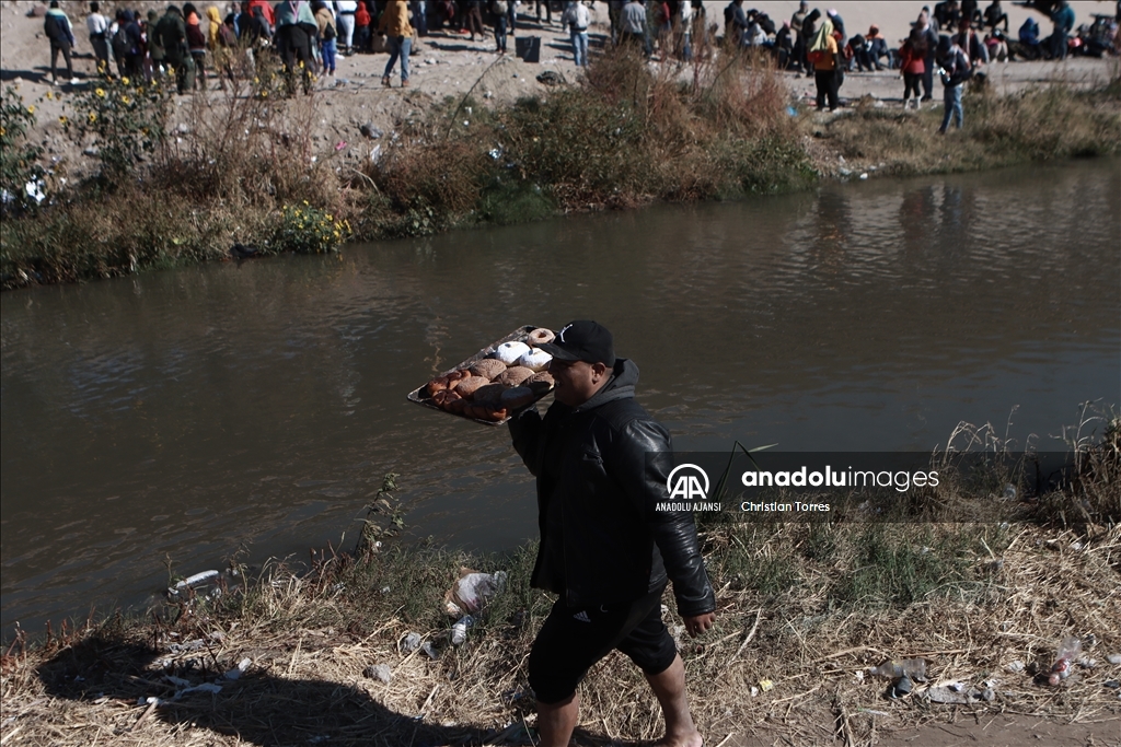 Meksika'nın Rio Grande kıyısındaki göçmenlerin bekleyişi sürüyor