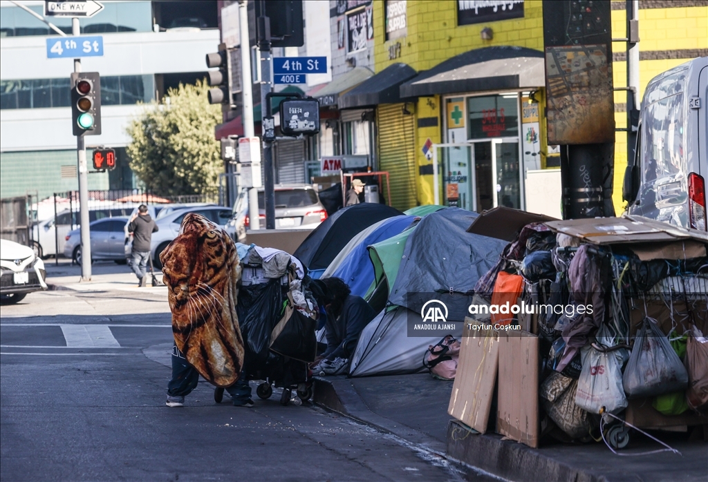 ABD'nin Los Angeles kentinde yaklaşık 40 bin evsiz otellere yerleştirilecek