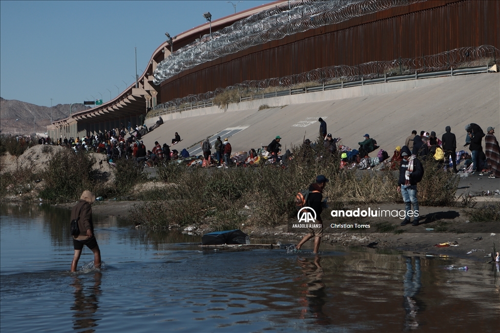 Meksika'nın Rio Grande kıyısındaki göçmenlerin bekleyişi sürüyor