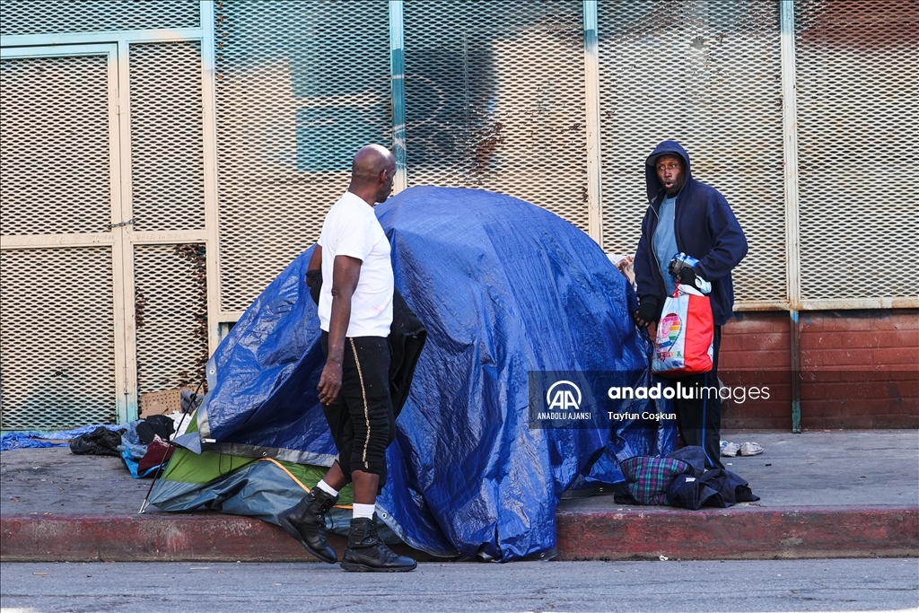 ABD'nin Los Angeles kentinde yaklaşık 40 bin evsiz otellere yerleştirilecek
