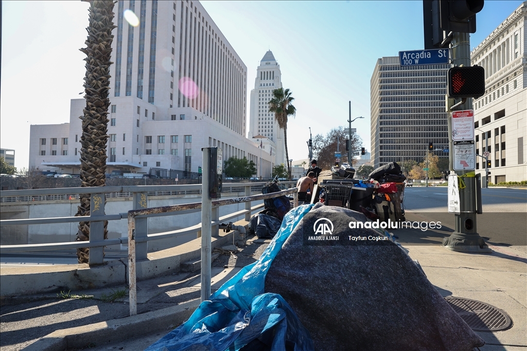 ABD'nin Los Angeles kentinde yaklaşık 40 bin evsiz otellere yerleştirilecek