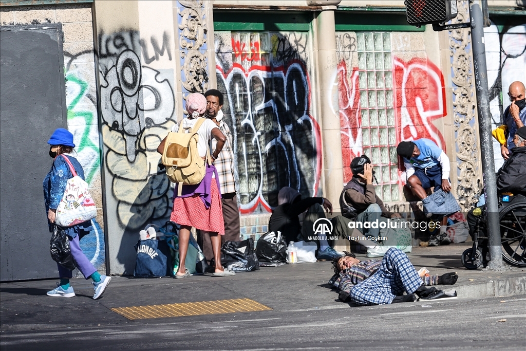ABD'nin Los Angeles kentinde yaklaşık 40 bin evsiz otellere yerleştirilecek