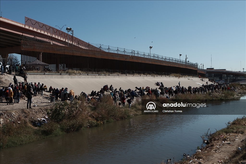 Meksika'nın Rio Grande kıyısındaki göçmenlerin bekleyişi sürüyor