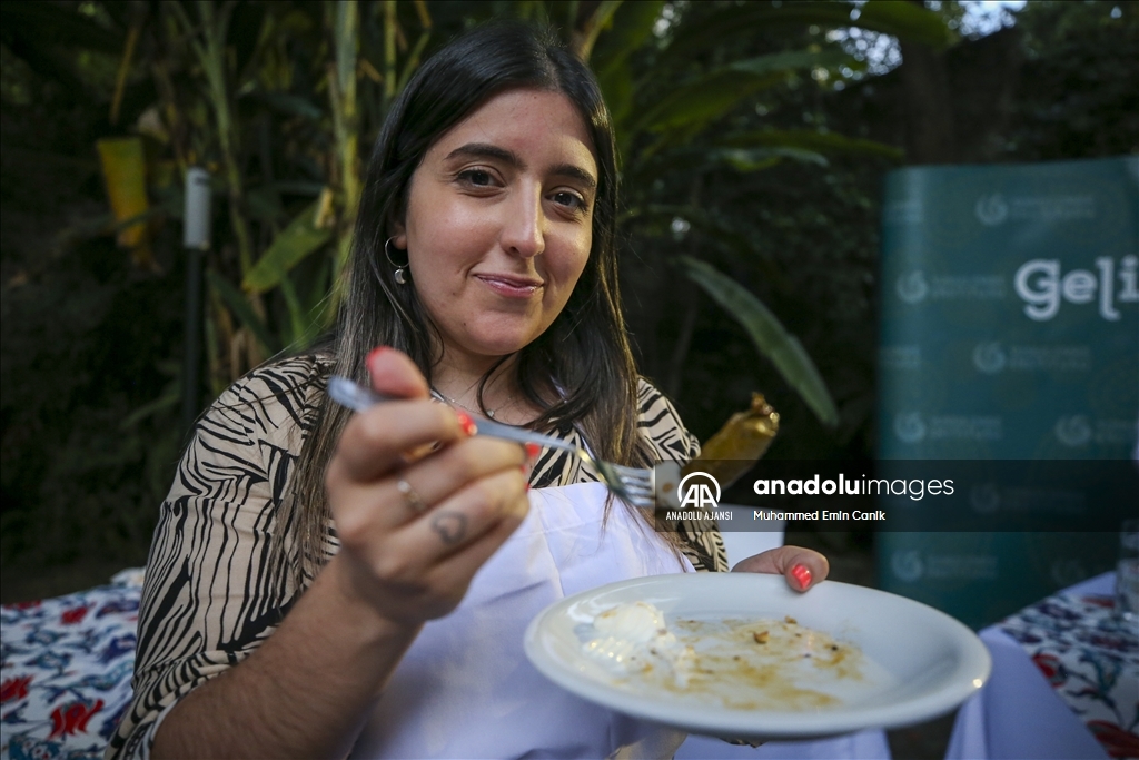  Arjantinliler zeytinyağlı yaprak sarması için kolları sıvadı