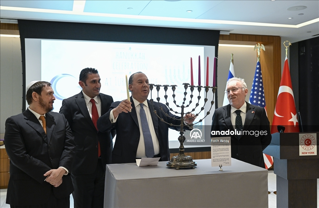 Turkish-American Jews celebrate Hanukkah at Turkish House in New York for first time