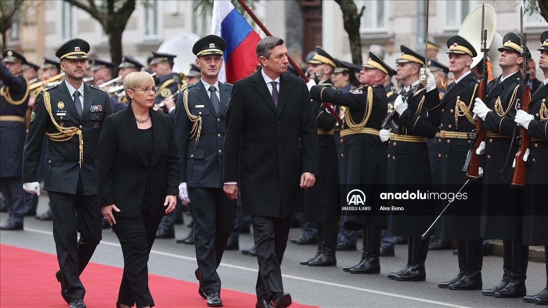 Slovenya'nın ilk kadın Cumhurbaşkanı Pirc Musar, yemin ederek görevine başladı