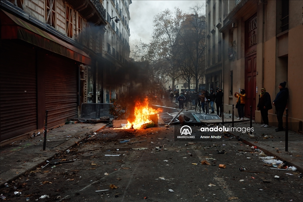 Terör örgütü PKK yanlıları Paris'te polisle çatıştı