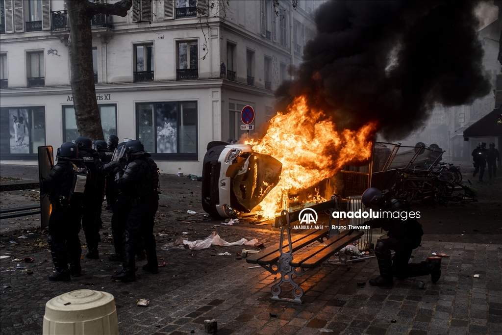 Terör örgütü PKK yanlıları Paris'te polisle çatıştı