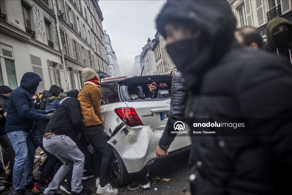 Terör örgütü PKK yanlıları Paris'te polisle çatıştı