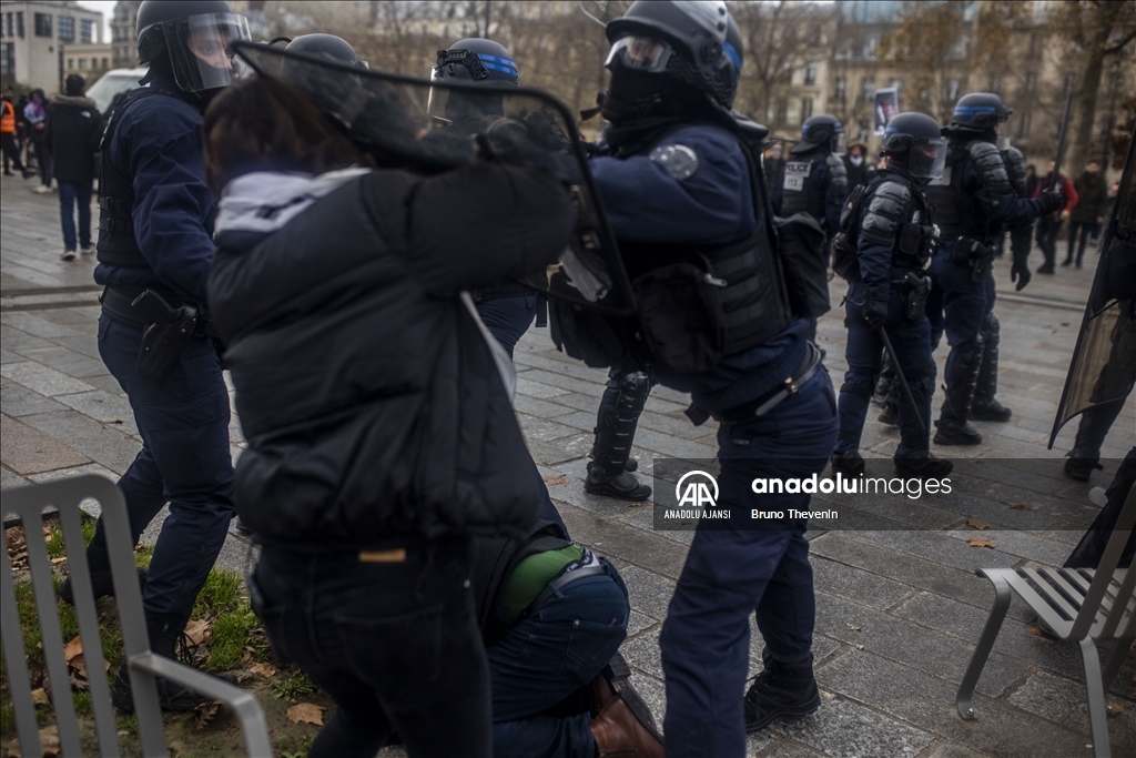 Terör örgütü PKK yanlıları Paris'te polisle çatıştı