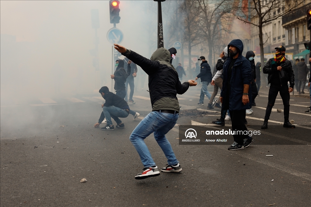 Terör örgütü PKK yanlıları Paris'te polisle çatıştı