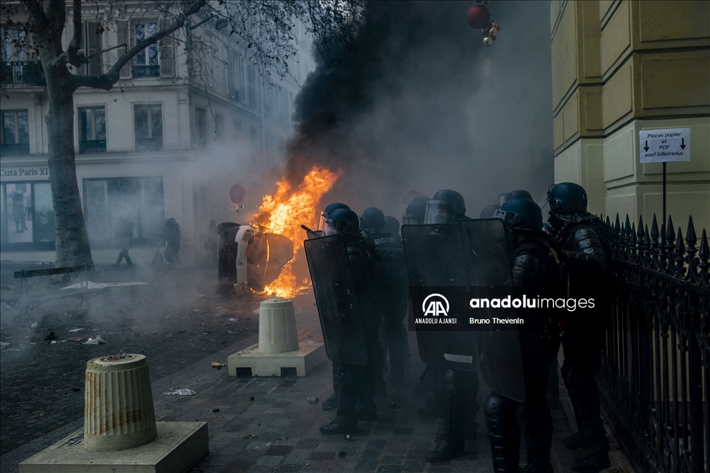 Terör örgütü PKK yanlıları Paris'te polisle çatıştı