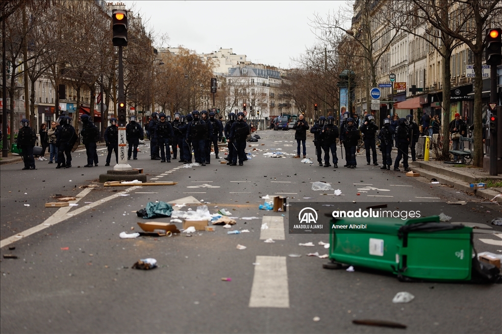 Terör örgütü PKK yanlıları Paris'te polisle çatıştı