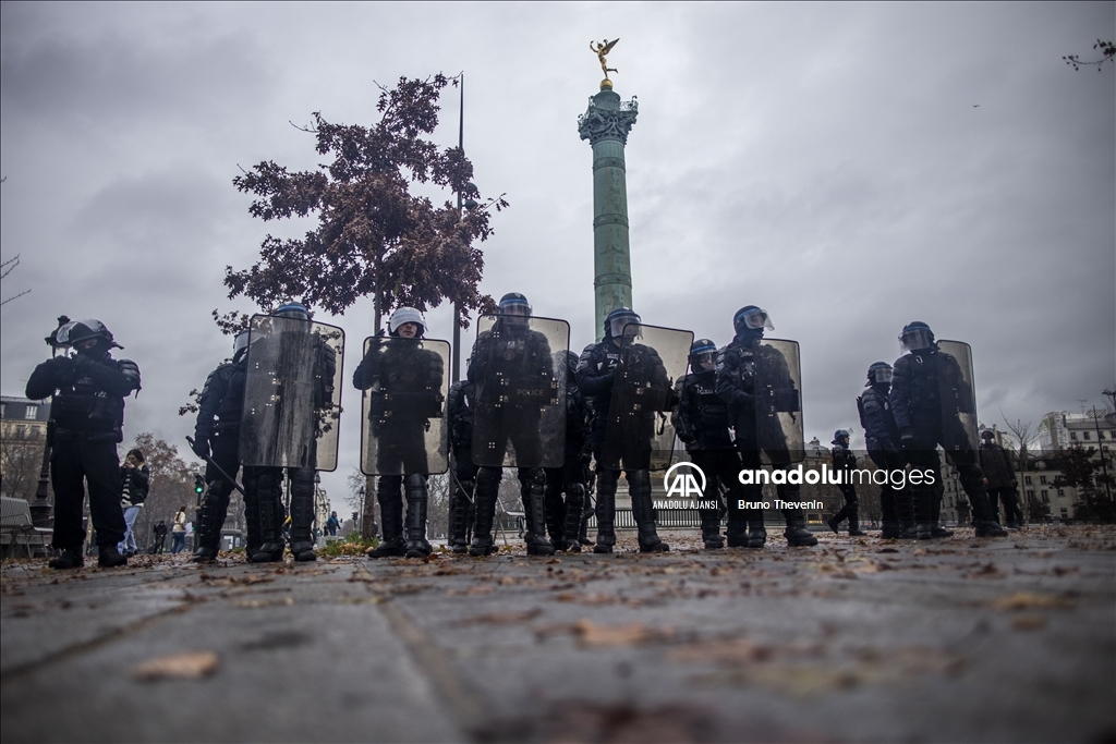 Terör örgütü PKK yanlıları Paris'te polisle çatıştı