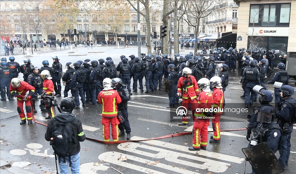 Terör örgütü PKK yanlıları Paris'te polisle çatıştı