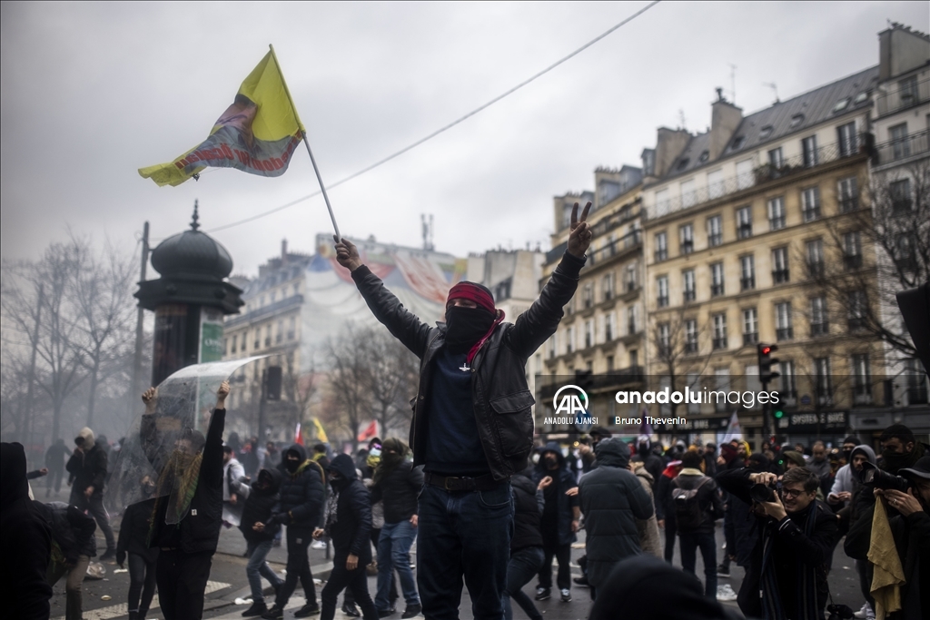 Terör örgütü PKK yanlıları Paris'te polisle çatıştı