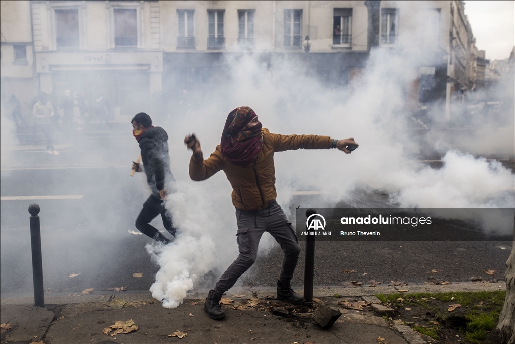 Terör örgütü PKK yanlıları Paris'te polisle çatıştı