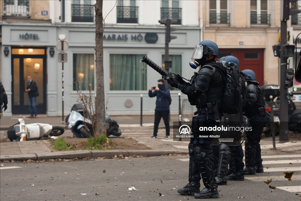 Terör örgütü PKK yanlıları Paris'te polisle çatıştı