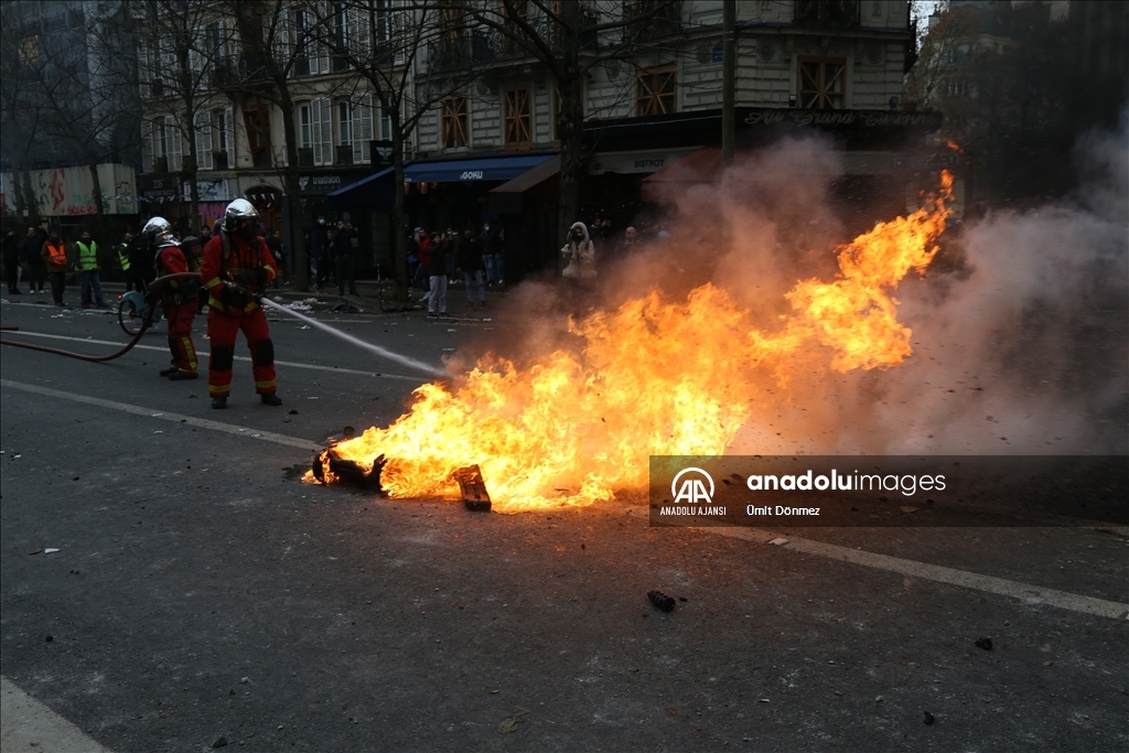 Terör örgütü PKK yanlıları Paris'te polisle çatıştı