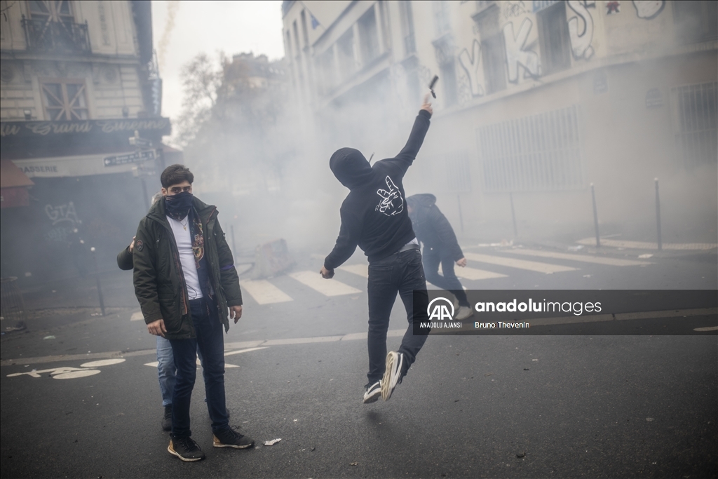 Terör örgütü PKK yanlıları Paris'te polisle çatıştı