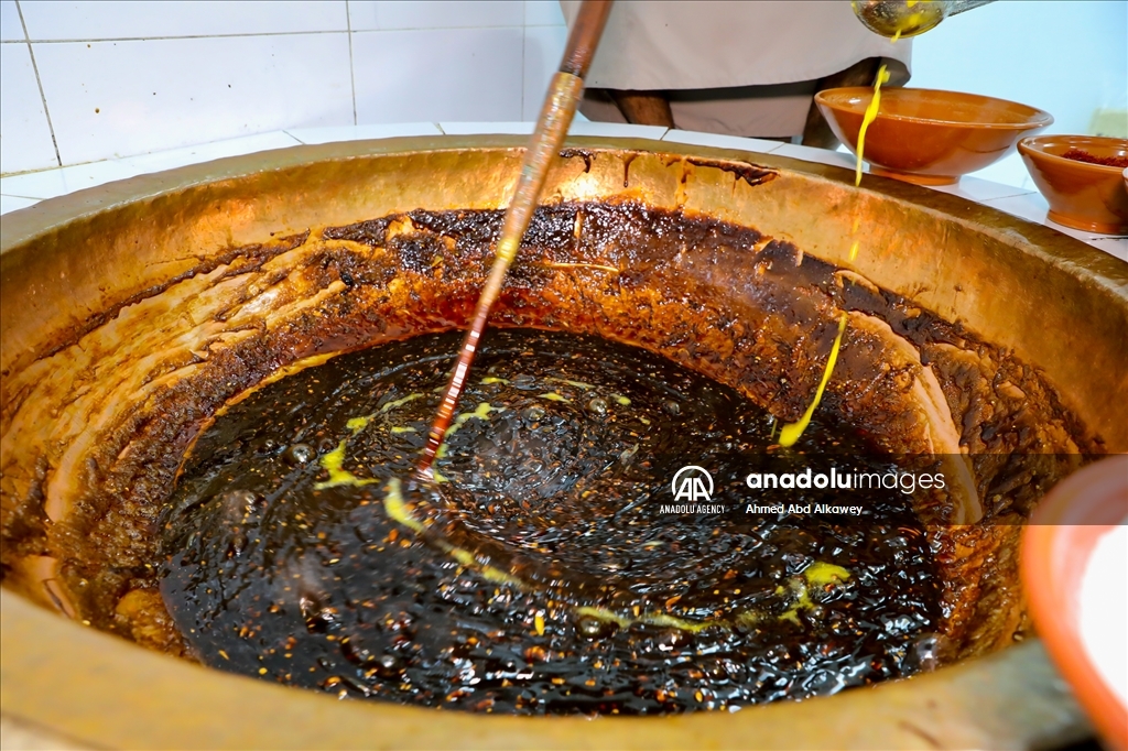 A famous dessert of Oman with spices: Omani Halwa