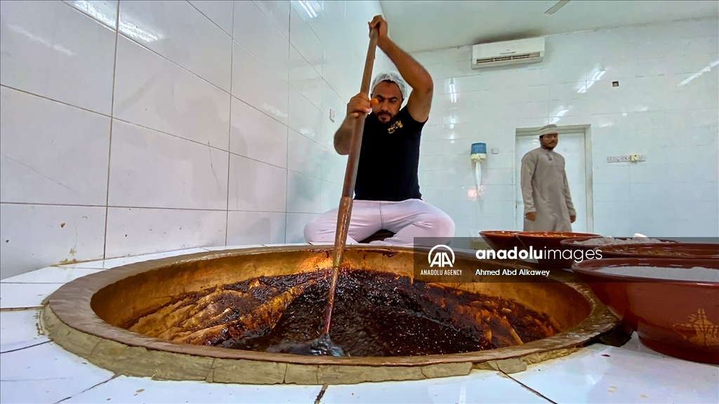 A famous dessert of Oman with spices: Omani Halwa